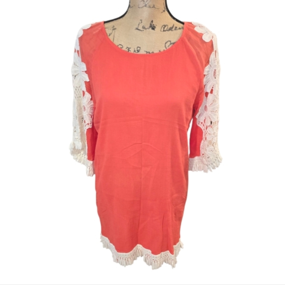 Umgee Coral Tunic with White Lace Sleeve Accents Size Medium